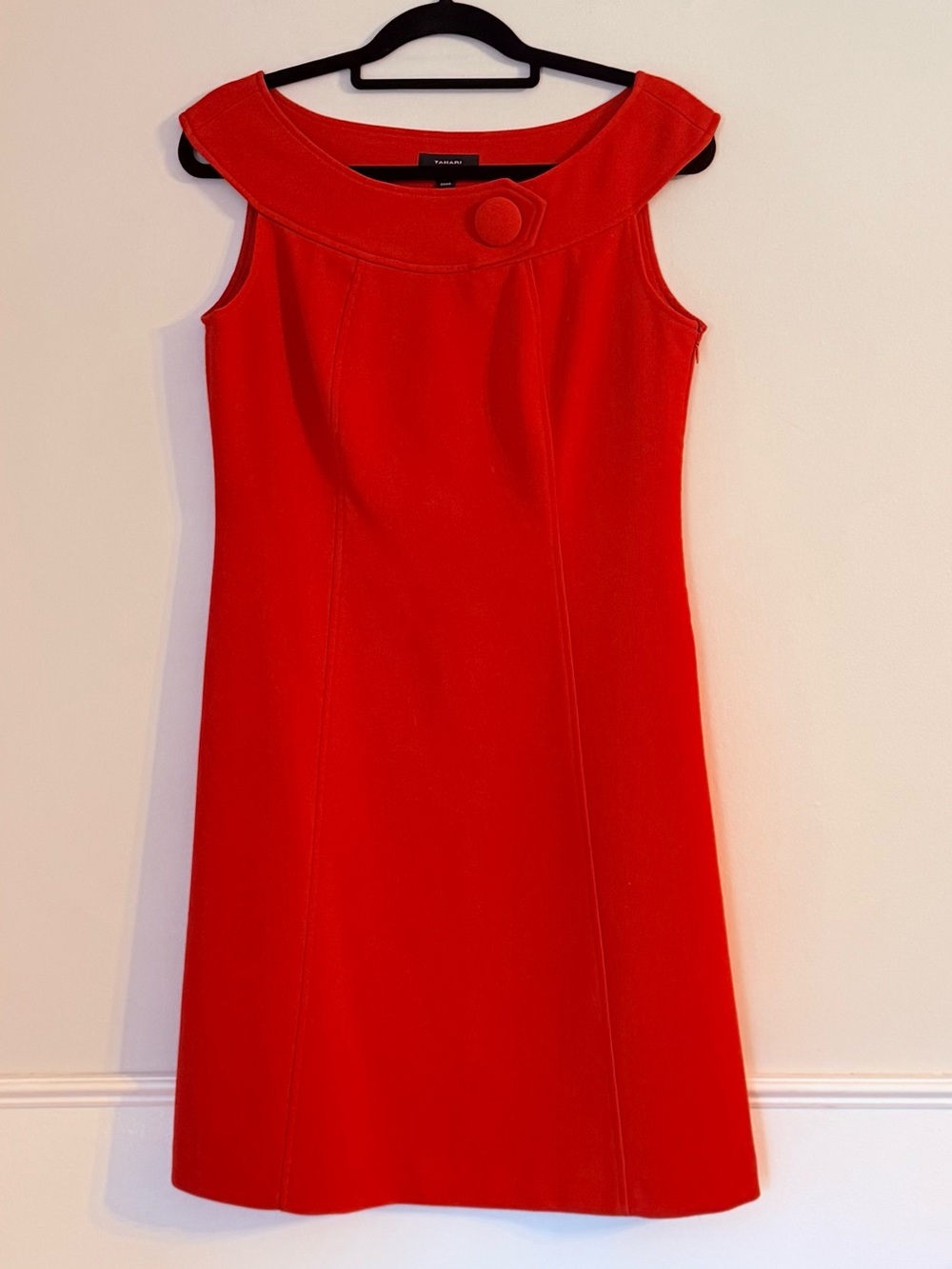 TAHARI Red Sleeveless Sheath Dress A-Line with Decorative Neck Detail Size 6